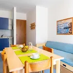 Апартаменты 1 Bedroom Lovely In *