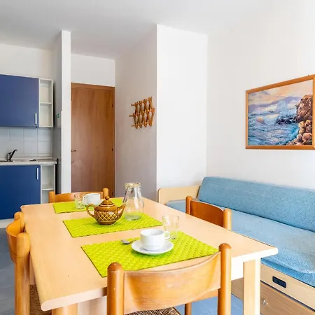 Apartment 1 Bedroom Lovely In *