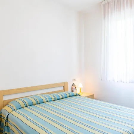 1 Bedroom Lovely In Апартаменти *